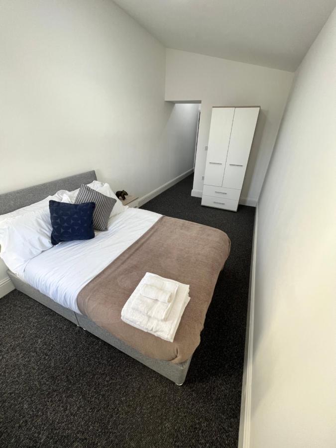 Stunning & Modern En-suite Bedrooms In *