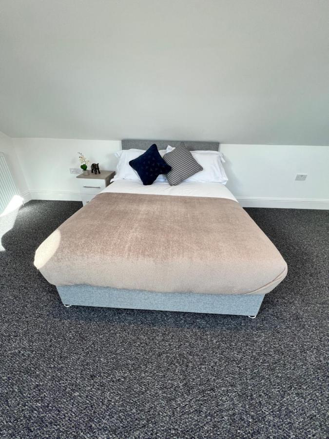 Stunning & Modern En-suite Bedrooms In *