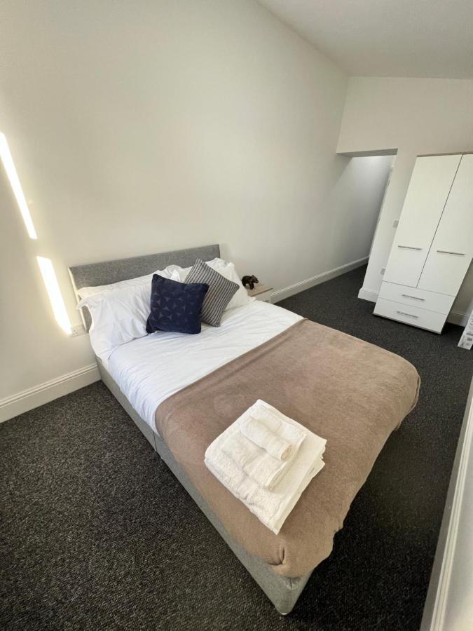 Stunning & Modern En-suite Bedrooms In Guest house