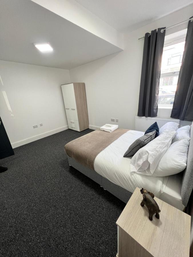 Stunning & Modern En-suite Bedrooms In Guest house Birmingham
