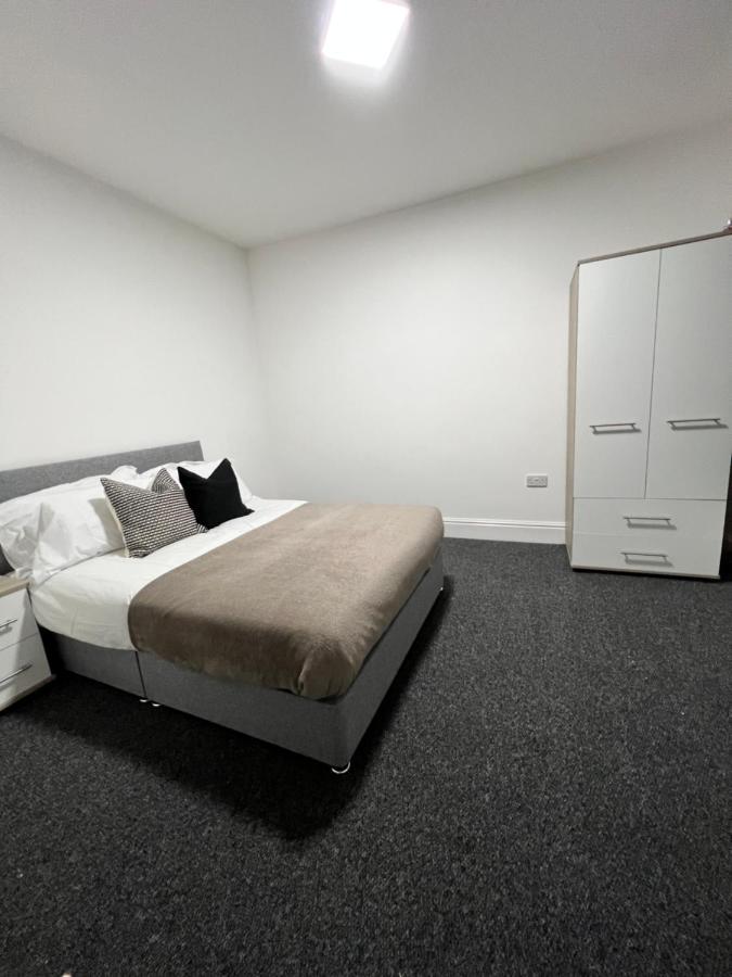 Stunning & Modern En-suite Bedrooms In *